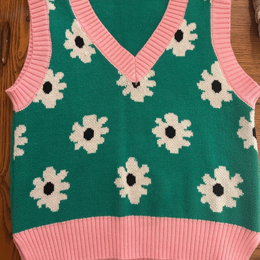 Floral Knit Vest in Green and Pink